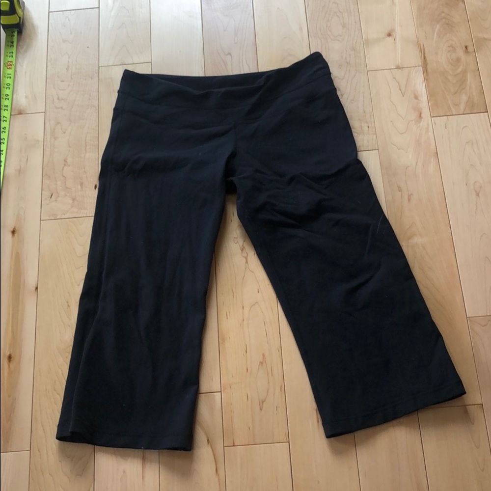 Lululemon black capris size 8-10